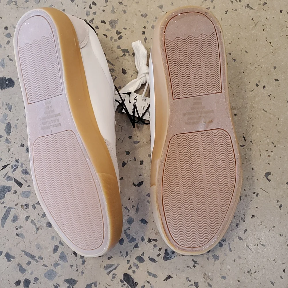 Express men's white tie front sneakers - Picture 3 of 9